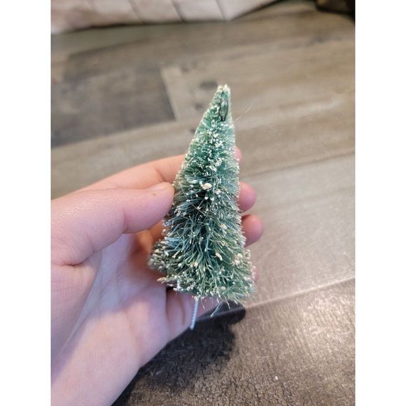 Pine tree snow xmas Village Accessory - Picture 3 of 3